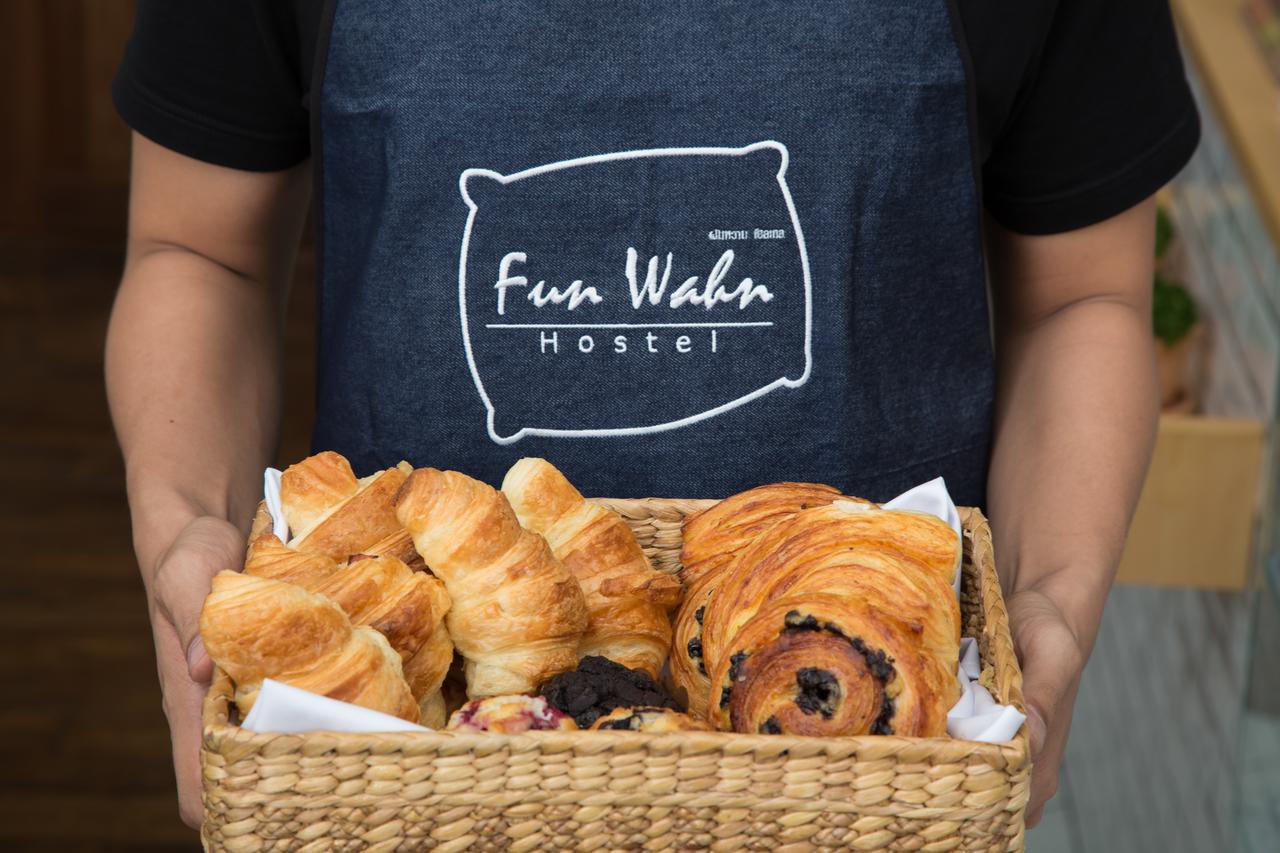 Funwahn Hostel And Cafe Chiang Mai Dış mekan fotoğraf