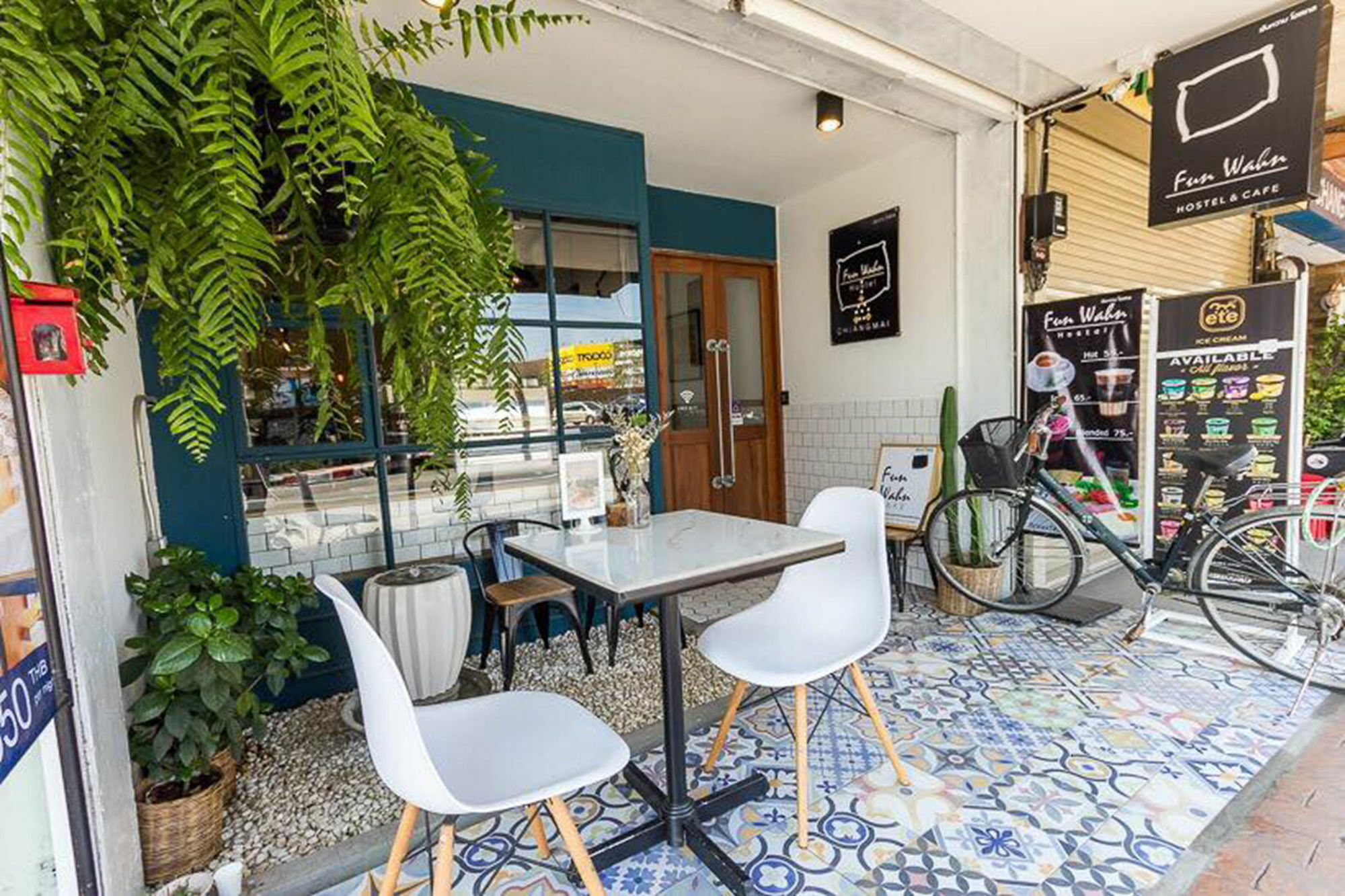 Funwahn Hostel And Cafe Chiang Mai Dış mekan fotoğraf