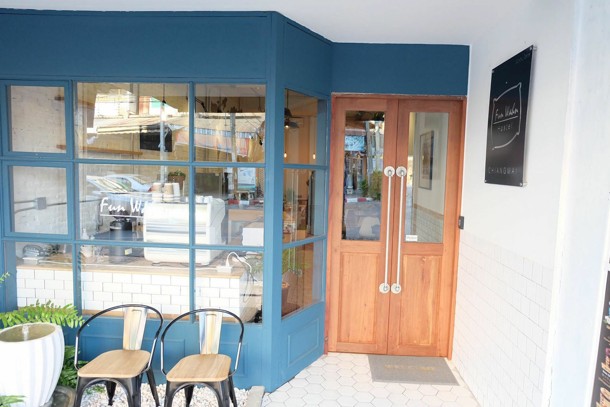 Funwahn Hostel And Cafe Chiang Mai Dış mekan fotoğraf
